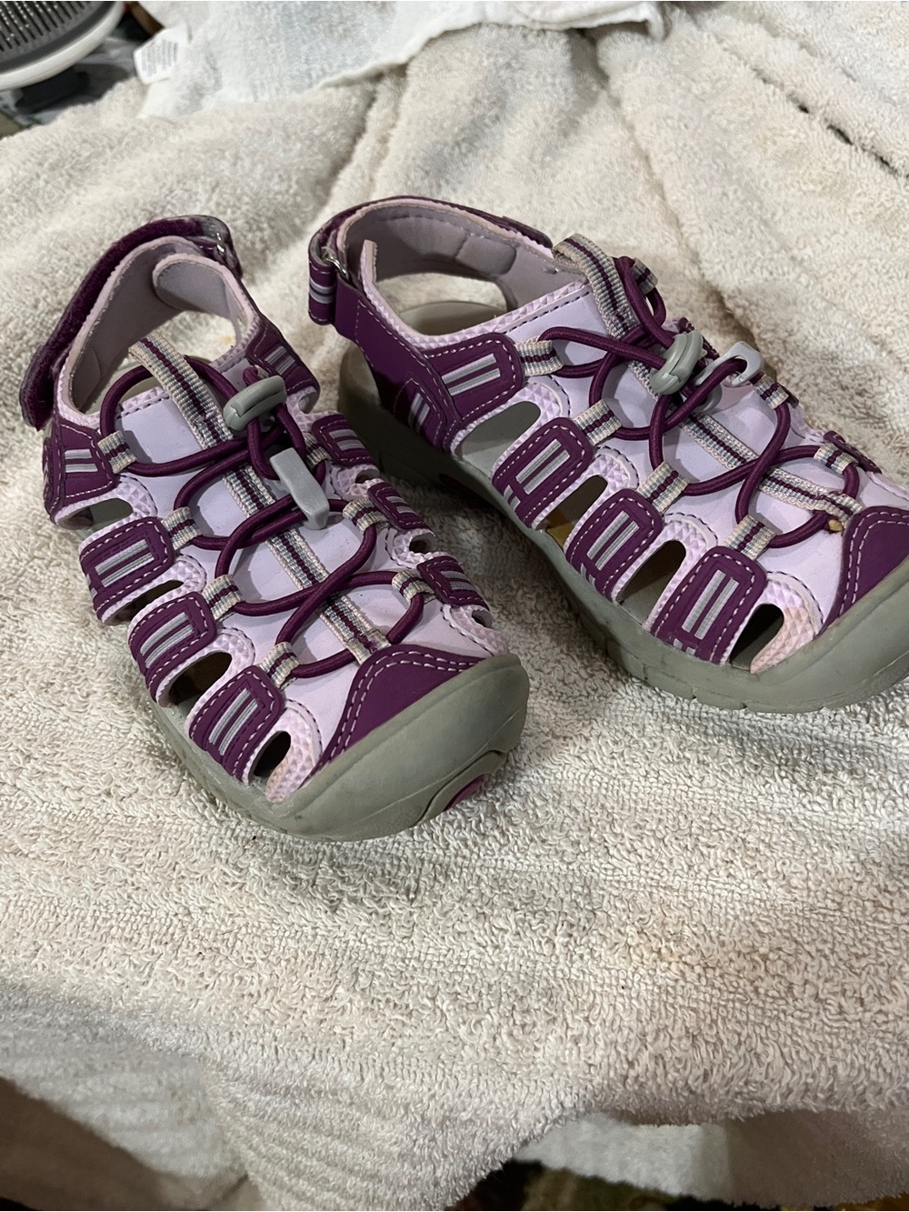 Khombu Kids Closed-Toe Sport Sandals in Purple and Light Pink 12